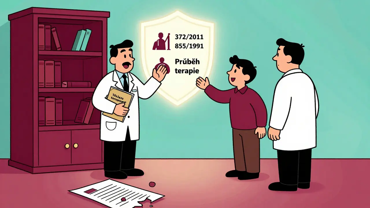 Terapeut drží dokumentaci terapie vedle zákonných rámů, zatímco poškozená smlouva leží na zemi.