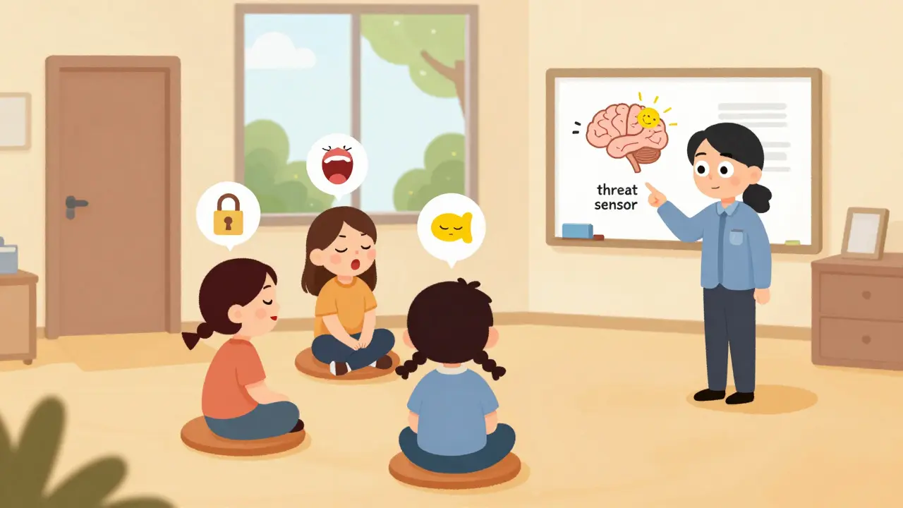 Terapeut vede skupinovou schůzi s rodinami, nad každou rodinou plavou symboly strachu, výbuchu a nočních můr, za nimi klidná zahrada.